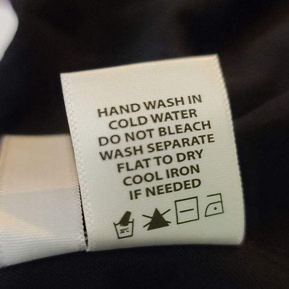 NWT - CROPPED BLIUSE BY THE LINE OF STYLE - Picture 9 of 9